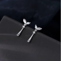 Elegante zilveren blad oorbellen met zirkonia steentjes en lange druppel hangers - Zilver Blad Zirconia Stijl