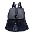 Vorderansicht eines dunkelblauen Damen-Lederrucksacks mit Fransen und Webdetails - Blau
