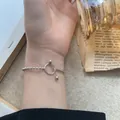 Bracelet en argent avec perles et chaîne torsadée, fermoir T-bar sur papier vintage - Argenté