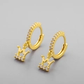 Elegantes pendientes de aro con corona de oro y circonitas brillantes para mujer - Dorado