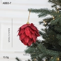 Adorno navideño de piña roja con purpurina colgado en el árbol con luces cálidas - Bola de Pétalos Estilo B (ABB3-7)