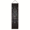 Dettaglio di arazzo nero con occhio celestiale, linee geometriche e nappe decorative - 32.5x130cm / Stile 3 (Occhio della Provvidenza/Geometrico)