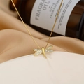 Collana con ciondolo libellula dorata con zirconi scintillanti su catena box - Oro