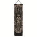 Detail van gotisch schedeltapijt met verenhoed en vintage belettering aan de wand - 32.5x130cm / Affliction Gothic Schedel Stijl (Patroon-3)