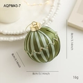 Bola de Navidad de 8 cm con rayas verdes y blancas, perlas y un elegante colgador dorado - Bola de Rayas Verdes