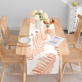 Eleganter Tischläufer mit orangefarbenem Palmblatt-Print auf weißem Stoff für Dekor - Oranges Palmblatt