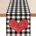 Détail du chemin de table en lin avec motif à carreaux et impression de cœur rouge - Grand Carreaux Cœur Rouge (Motif 13) / 33*183cm