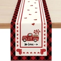Détail d'un chemin de table en lin avec camion rouge, cœurs et bords à carreaux - Camion Buffalo Plaid Love (Motif 14) / 33*183cm