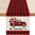 Détail d'un chemin de table à carreaux avec un camion rouge, des cœurs et texte loads of love - Camion à Carreaux Loads of Love (Motif 15) / 33*183cm