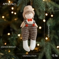 Pendaglio bambola di Natale con cappello in maglia marrone e salopette a quadri - Ciondolo Ragazzo a Quadretti (APYX514-1)