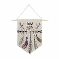 Detalle del impreso 'FOLLOW YOUR DREAM' en lienzo con plumas y flechas estilo boho - 35x50cm / Letras Follow Your Dream (Estilo-1)
