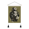 Detalle de tapiz bohemio con flores blancas y elegantes borlas negras en la base - 35x50cm / Jarrón Negro Flores Blancas Verde Oliva (Estilo-3)