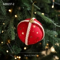 Pallina di Natale rossa da 8cm in schiuma con stelle dorate e bordo in corda bianca - Rosso