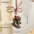 Kerstelf op hobbelpaard van hars met rode muts en afmeting van 8,5 cm hoog ornament - Elf op Schommelpaard