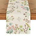 Détail d'un chemin de table floral avec marguerites et lavande sur bois foncé - Élégant Feuillage Marguerite Lavande / 33*183cm