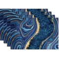 Vier Tischsets aus Leinen mit blauem Marmormuster und goldenen Details in Nahaufnahme - Blau Gold Achat Muster(3)