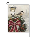 Doppelseitige Gartenflagge aus Leinen mit Wintermeise und festlicher roter Schleife - 30x45cm / Meise und Weihnachtskranz Stil (2)