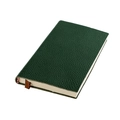 Détail d'un carnet B5 en cuir vert foncé avec grainage litchi et marque-page en soie - Vert Militaire
