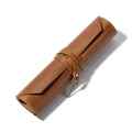 Estuche enrollable de cuero genuino marrón con dije de llave para pinceles y plumas - Marrón (7127)
