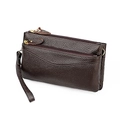 Dunkelbraune Clutch aus genarbtem Leder mit Doppelreißverschluss und Handgelenkschlaufe - Kaffeebraun