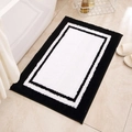 Tappetino da bagno moderno bianco e nero con fibre assorbenti vicino alla vasca da bagno - Piccolo / Nero
