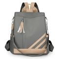 Mochila de cuero PU en gris y caqui con detalle de borlas y correa para el hombro - Gris