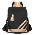 Elegante mochila de cuero PU en contraste negro y camel con borla sobre fondo blanco - Negro