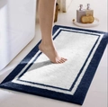 Tappetino da bagno rettangolare blu e bianco con morbida texture assorbente - Piccolo / Blu navy