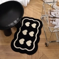 Minimalistisch zwart binnentapijt met crème hartpatronen en golvende randen decor - 40x60cm / Zoete Harten-Zwart