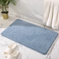 Alfombrilla de baño rectangular de felpa azul claro con textura antideslizante suave - Peluche Espesado-Azul Calma
