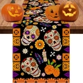 Διάδρομος τραπεζιού Halloween Μέρα των Νεκρών με νεκροκεφαλές και άνθη σε μαύρο ύφασμα - 183x33cm / Δρόμος Τραπεζιού Κρανίο Ζάχαρης Με Πορτοκαλί Περίγραμμα