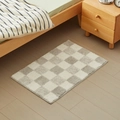 Tappeto da bagno a scacchi beige e crema con morbida texture su pavimento in legno - 40x60cm / Scacchiera Grigia