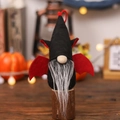 Gnomo di Halloween senza volto con ali di pipistrello e cappello rosso per decorazione tavolo - Stile Pipistrello