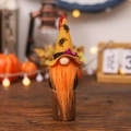 Gnomo di Halloween in peluche con barba arancione e cappello giallo su base in legno - Stile Cappello Arancione Ragno