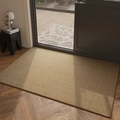 Zerbino in sisal marrone chiaro con trama intrecciata su pavimento in legno - 50x80cm / Cachi