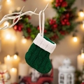 Mini calza di Natale in maglia verde e bianca con motivo a treccia per decorazione - Stile a Maglia a Righe (L-SD66) / Verde
