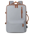 Mochila ejecutiva gris claro con puerto USB y detalles decorativos en cuero marrón - Gris