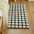Tappeto da letto a scacchi bianco e nero con bordo marrone in morbido peluche - 40x60cm / Marrone
