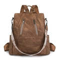 Vue de face d'un sac à dos marron avec doubles zips et bandoulière géométrique - Marron