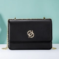 Bolso bandolera negro chic con correa de cadena dorada y logo metálico redondo - Beige/Negro