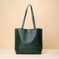 Borsa tote in pelle martellata verde scuro con cuciture a contrasto e chiusura magnetica - Verde Scuro