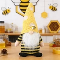 Dettaglio dello gnomo per la festa delle api con cappello giallo a punta e corpo a righe - Bambola Stile Maschile (W-QT27)