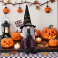 Gnomo de Halloween con sombrero negro de mago, barba gris y piernas de rayas moradas - Estilo Gato Sombrero Negro(X-Y40)