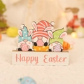 Décoration de Pâques en bois avec gnomes et inscription Happy Easter sur socle blanc - Style Gnome (P-M117)