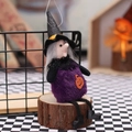 Bambola di strega di Halloween in peluche con pelliccia viola e decoro a zucca - Pendente Strega / Viola
