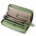 Cartera de cuero verde claro con bloqueo RFID y ranuras para tarjetas tipo acordeón - Verde claro