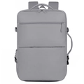 Detalle de la mochila de viaje gris con asa lateral y correas con hebilla ajustable - Gris