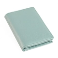 Porte-cartes en cuir grainé vert clair avec coutures contrastées blanches en gros plan - Bleu d'Automne (KB150)