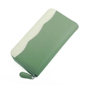 Dettaglio portafoglio lungo bicolore in pelle verde e crema con finitura a grana fine - Verde Chiaro (923)