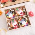 Set di ornamenti pasquali in legno in scatola a quattro scomparti con design di gnomi - Set Gnomi Guscio d'Uovo (P-M46)